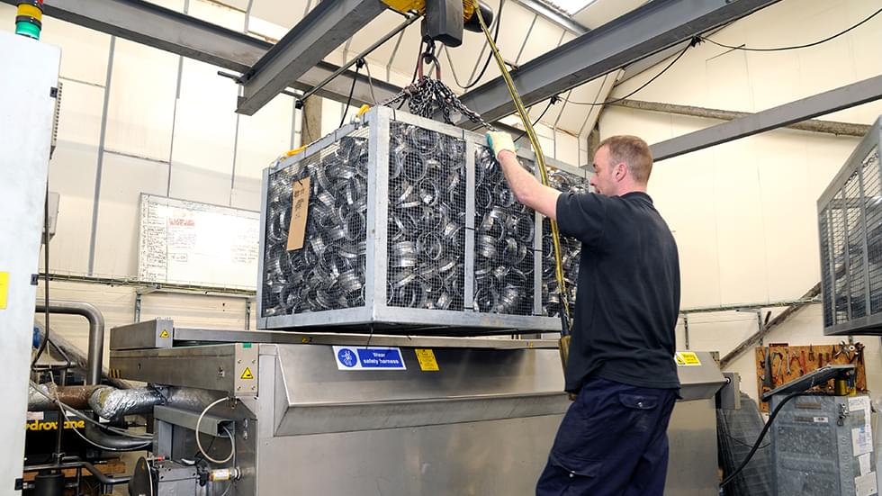 Solvent degreasing vapour degreasing perchloroethylene